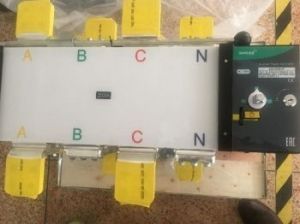 Реверсивный рубильник-переключатель с моторприводом 2000А Реверсивный рубильник-переключатель с моторприводом 2000А фото