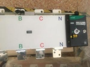 Реверсивный рубильник-переключатель с моторприводом 1000А Реверсивный рубильник-переключатель с моторприводом 1000А фото