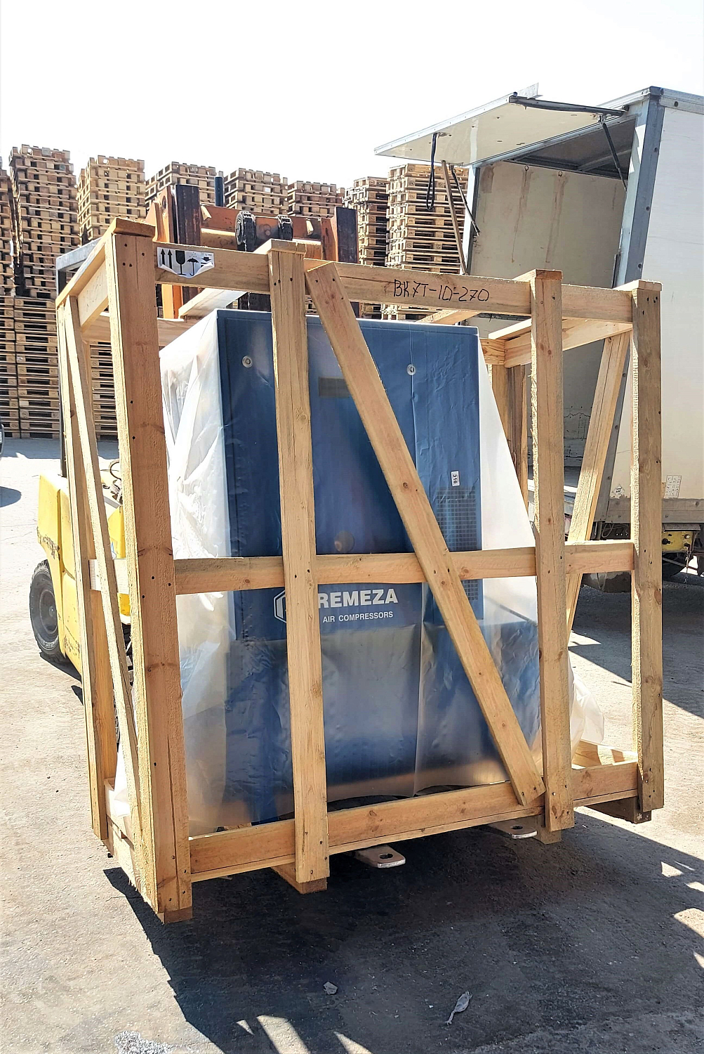 Отгрузка компрессора ВК7Т-10-270 для шиномонтажной мастерской в г. Крымск Отгрузка компрессора ВК7Т-10-270 для шиномонтажной мастерской в г. Крымск