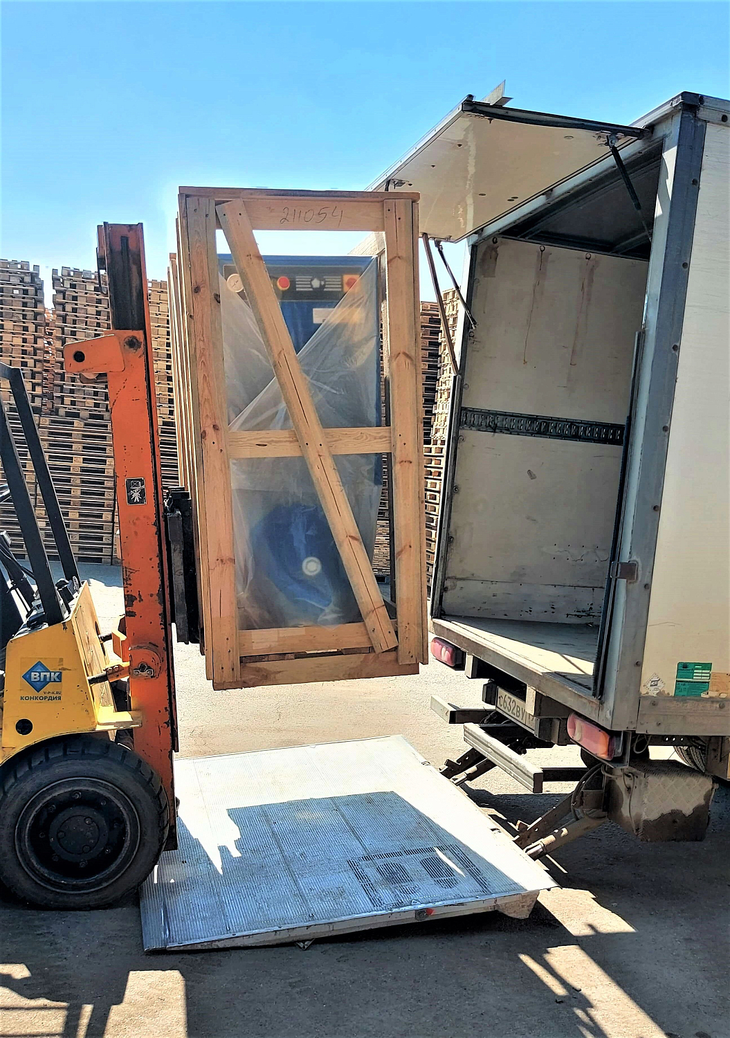 Отгрузка компрессора ВК7Т-10-270 для шиномонтажной мастерской в г. Крымск Отгрузка компрессора ВК7Т-10-270 для шиномонтажной мастерской в г. Крымск