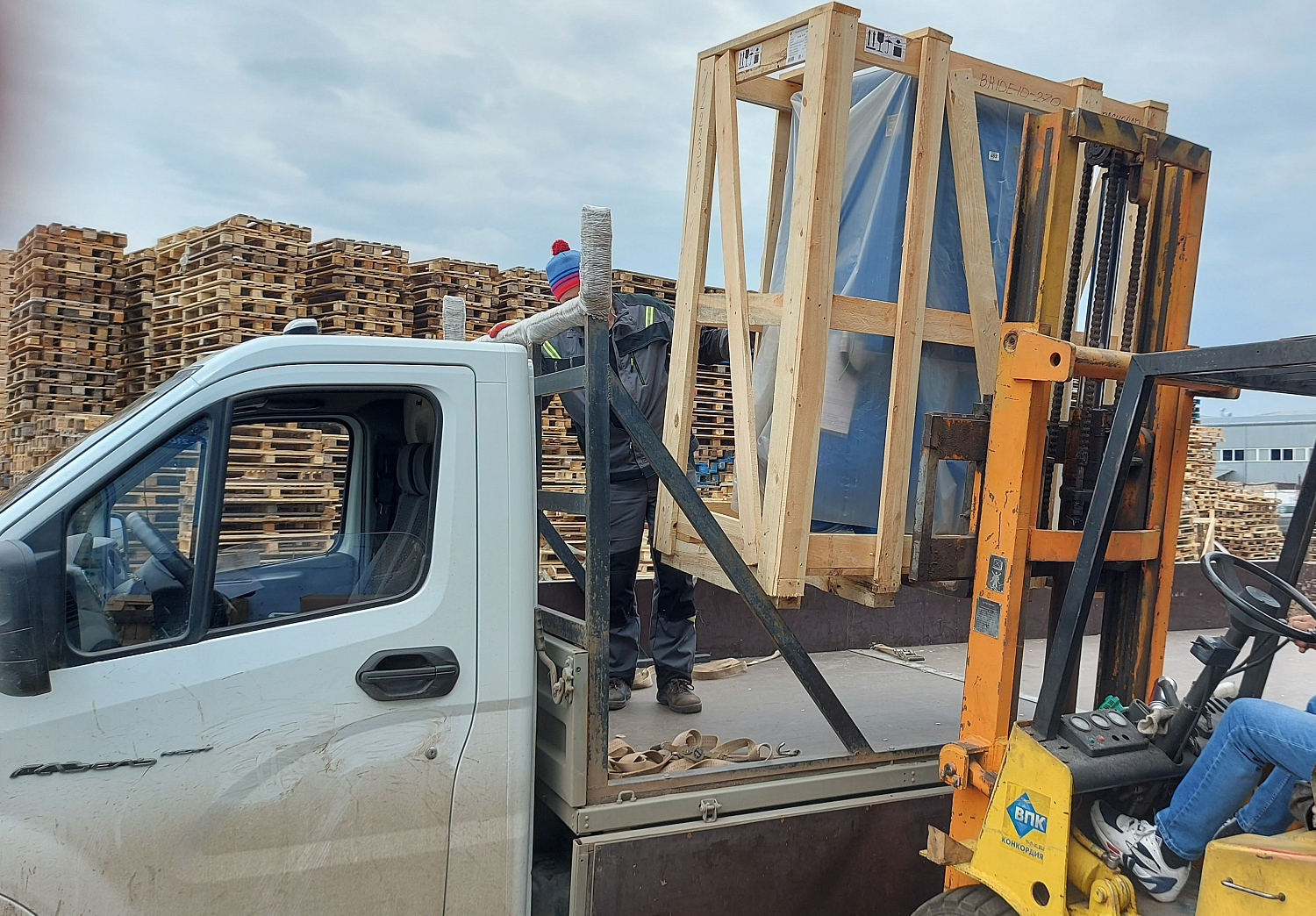 Отгрузка винтового компрессора REMEZA ВК10Е-10-270 и осушителя ALM-RD 75 в г. Краснодар