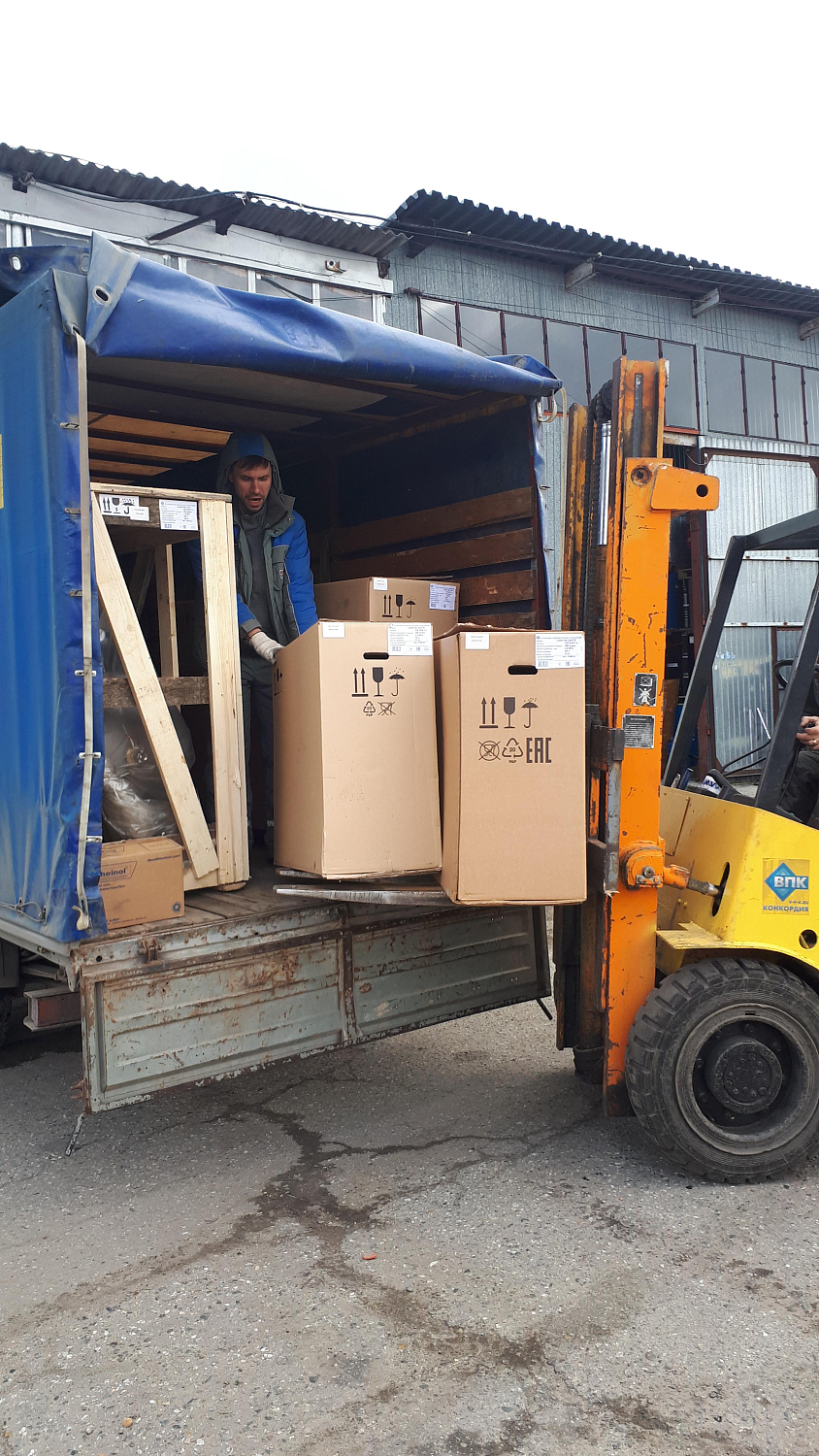 Отгрузка винтовых компрессоров со склада в Краснодаре