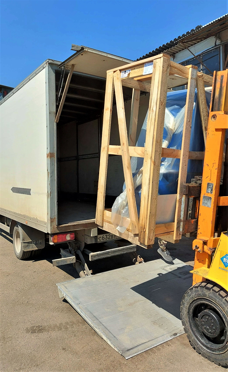 Отгрузка компрессора ВК7Т-10-270 для шиномонтажной мастерской в г. Крымск Отгрузка компрессора ВК7Т-10-270 для шиномонтажной мастерской в г. Крымск