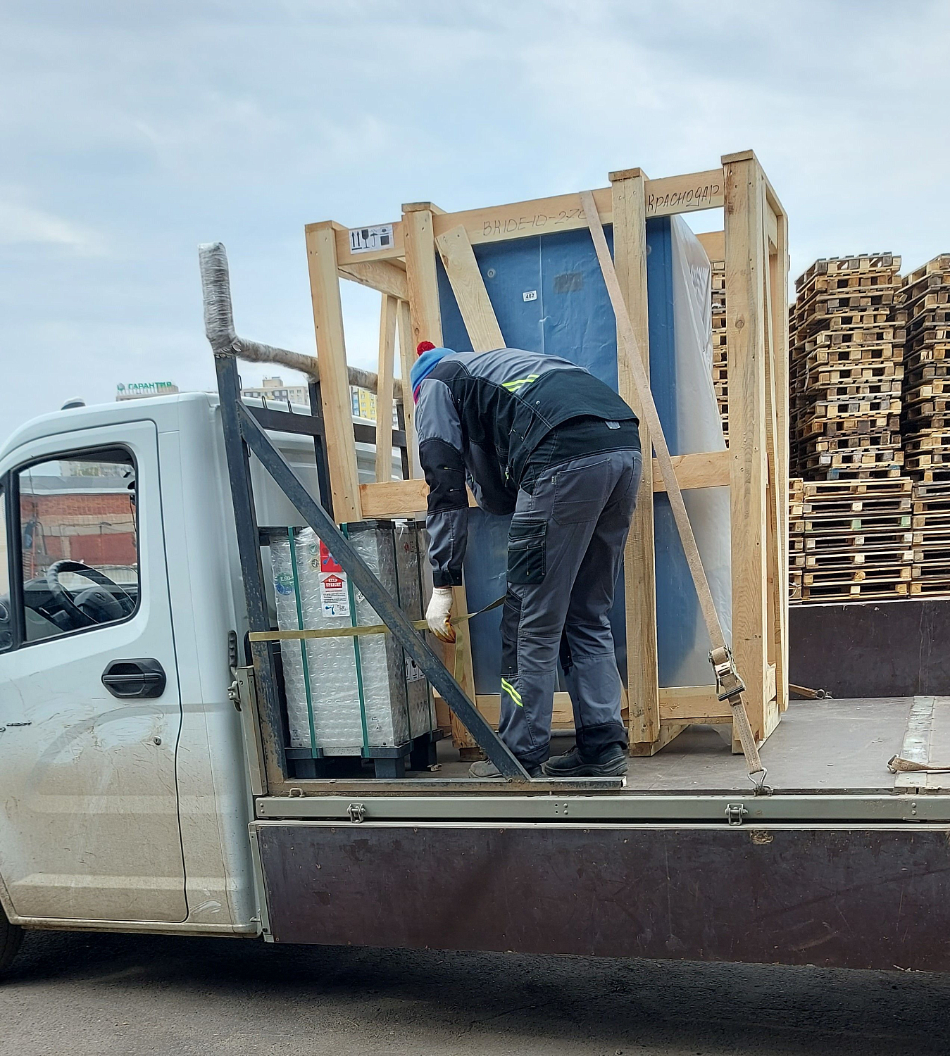 Отгрузка винтового компрессора REMEZA ВК10Е-10-270 и осушителя ALM-RD 75 в г. Краснодар